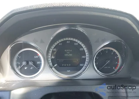 2011 Mercedes-Benz C 300 Luxury/Sport z USA, uszkodzony, nr VIN WDDGF5EB9BR164520